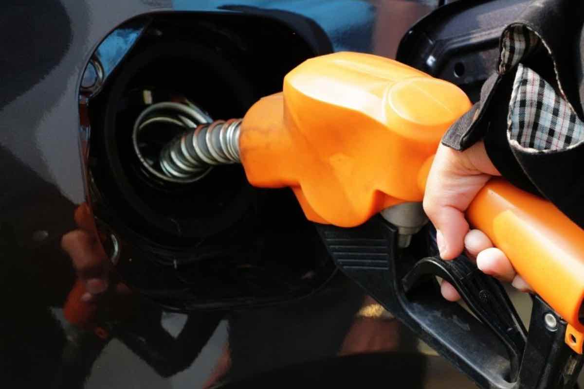 Questo segreto può salvare la tua auto: cosa devi fare con il serbatoio del carburante