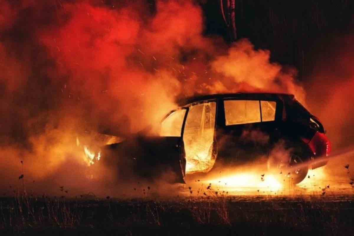Auto elettrica perché prendono fuoco