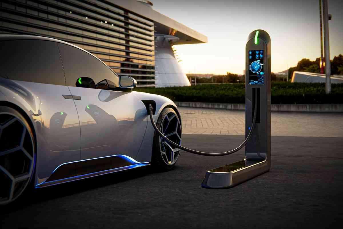 Auto elettriche, risolto il problema madre con le nuove batterie: l'autonomia aumenta dell'80%