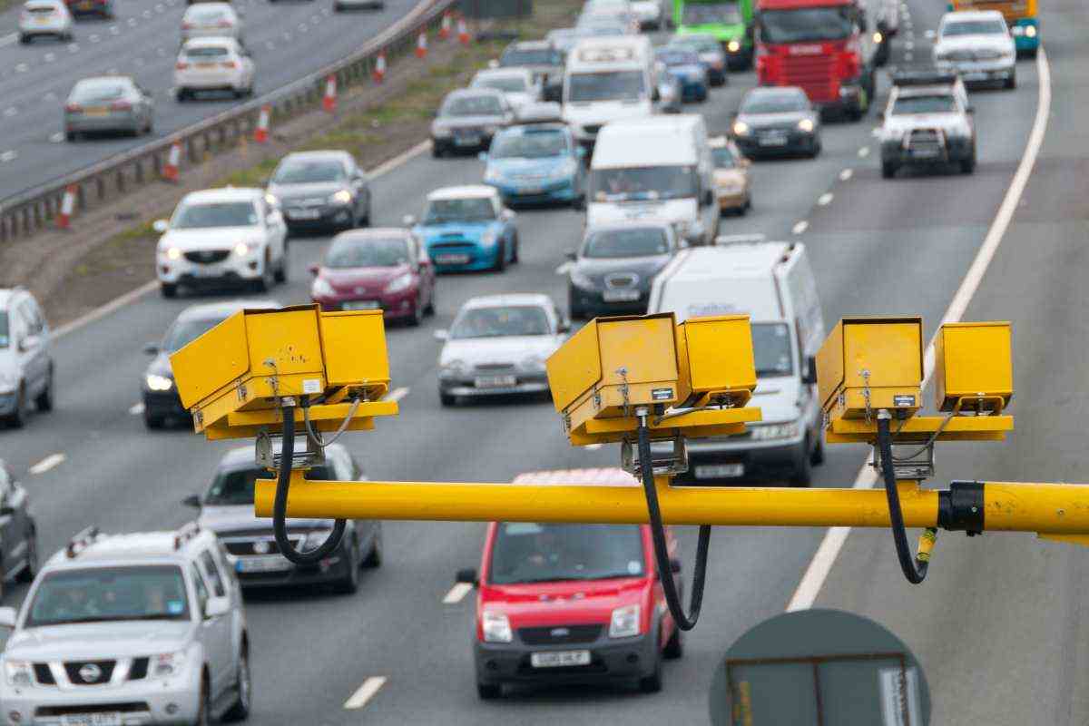 Autovelox, l’errore che fanno tutti che può costare un verbale salatissimo: non toccate nulla