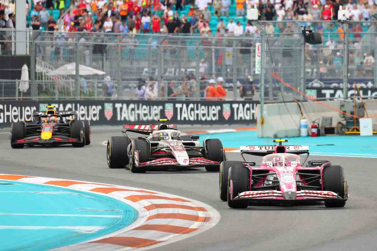 F1 pilota non sa parcheggiare