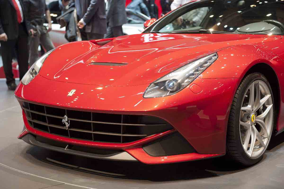 Ferrari sequestrate, questo modello avrà un prezzo iniziale folle: costerà poco più di una Renault Clio