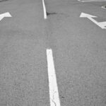 Cosa sono le frecce direzionali? Bisogna conoscerle alla perfezione per non fare errori alla guida