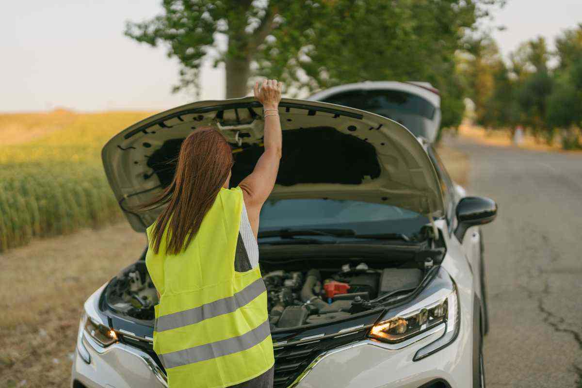 Il kit di emergenza per l'auto: cosa è obbligatorio e cosa è utile avere a bordo