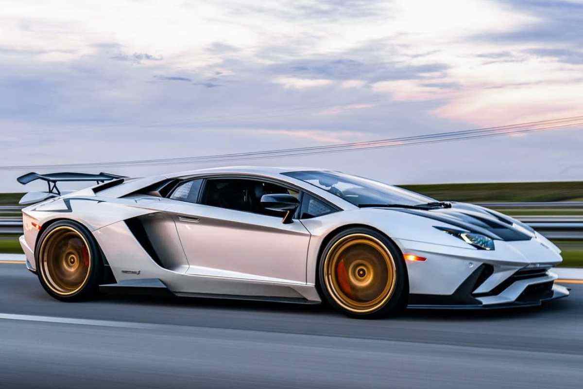 Aventador 1016industries