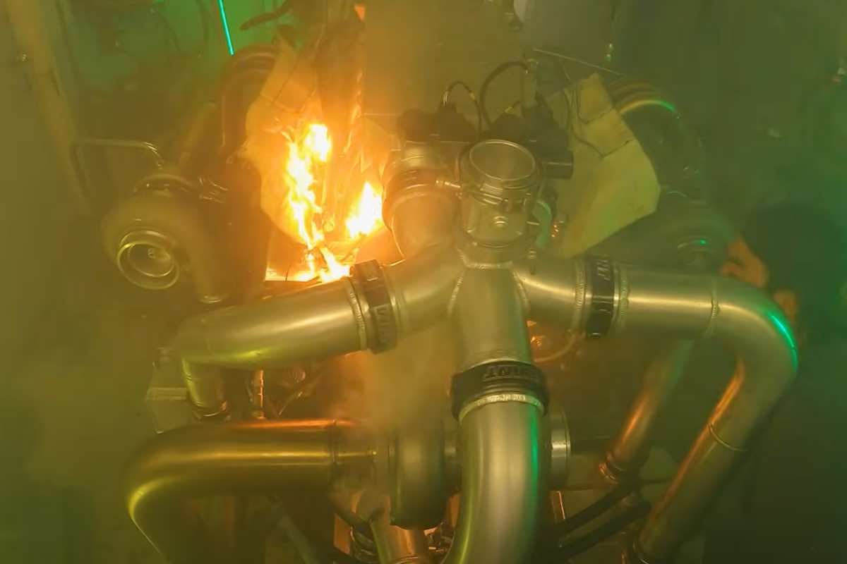 Motore prende fuoco
