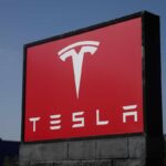 Tesla, altro disastro per la compagnia di Elon Musk: un'azienda si schiera contro il gigante dell'elettrico e crea un altro danno