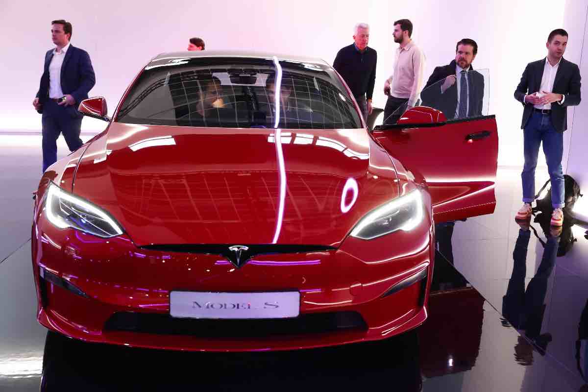 Una Tesla Model S che costa meno di una Dacia Sandero, com'è possibile? L'affare senza precedenti