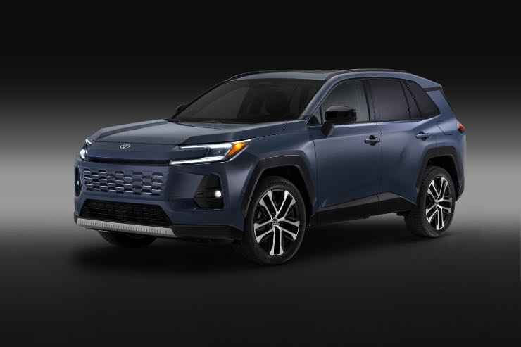 Toyota RAV4 si rinnova nei motori ibridi