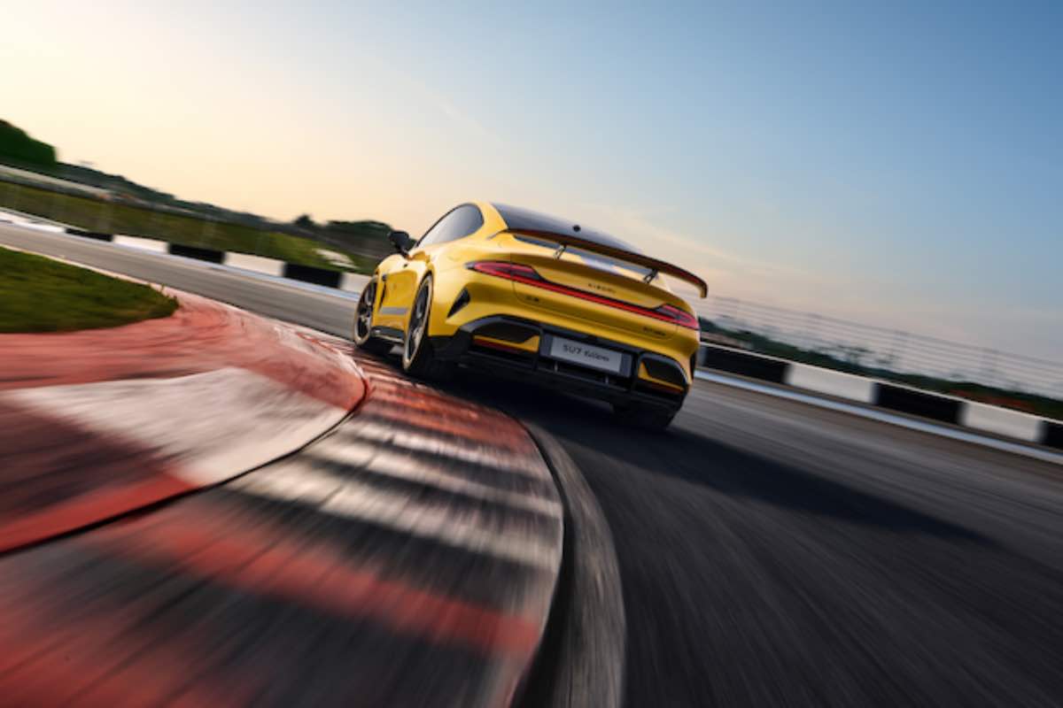 L'auto elettrica cinese che può sfidare una Ferrari: sotto il cofano ha un motore da 1.500 CV