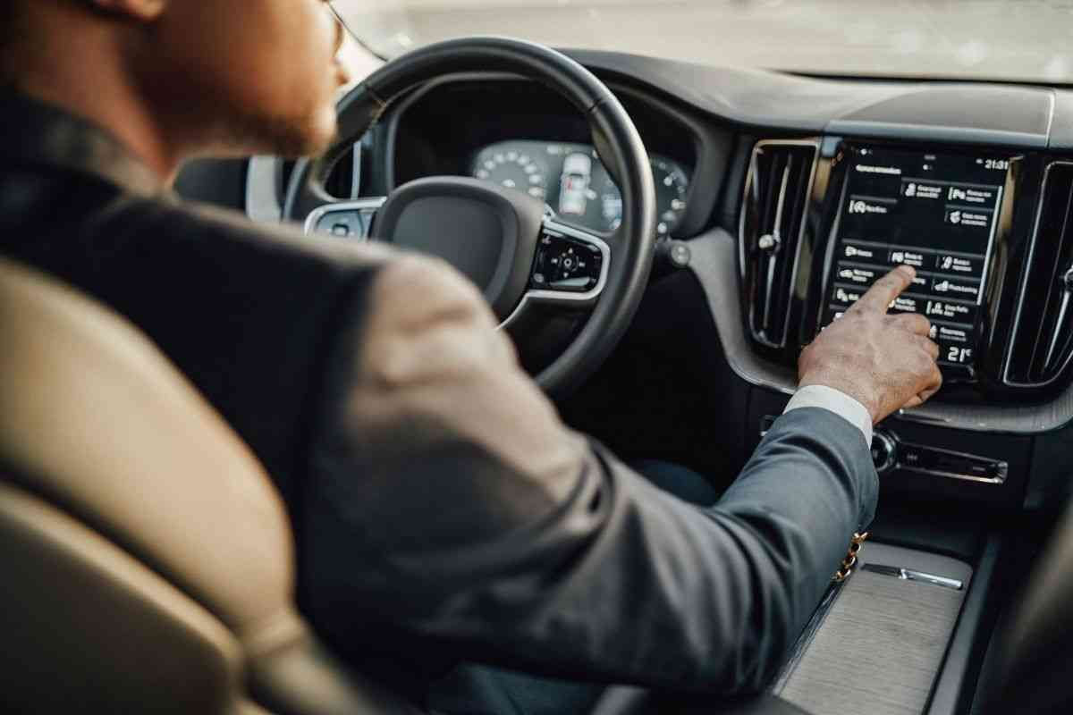 All'interno dell'auto c'è un dispositivo che nessuno sa di avere: è sul cruscotto ed è utilissimo, fateci caso