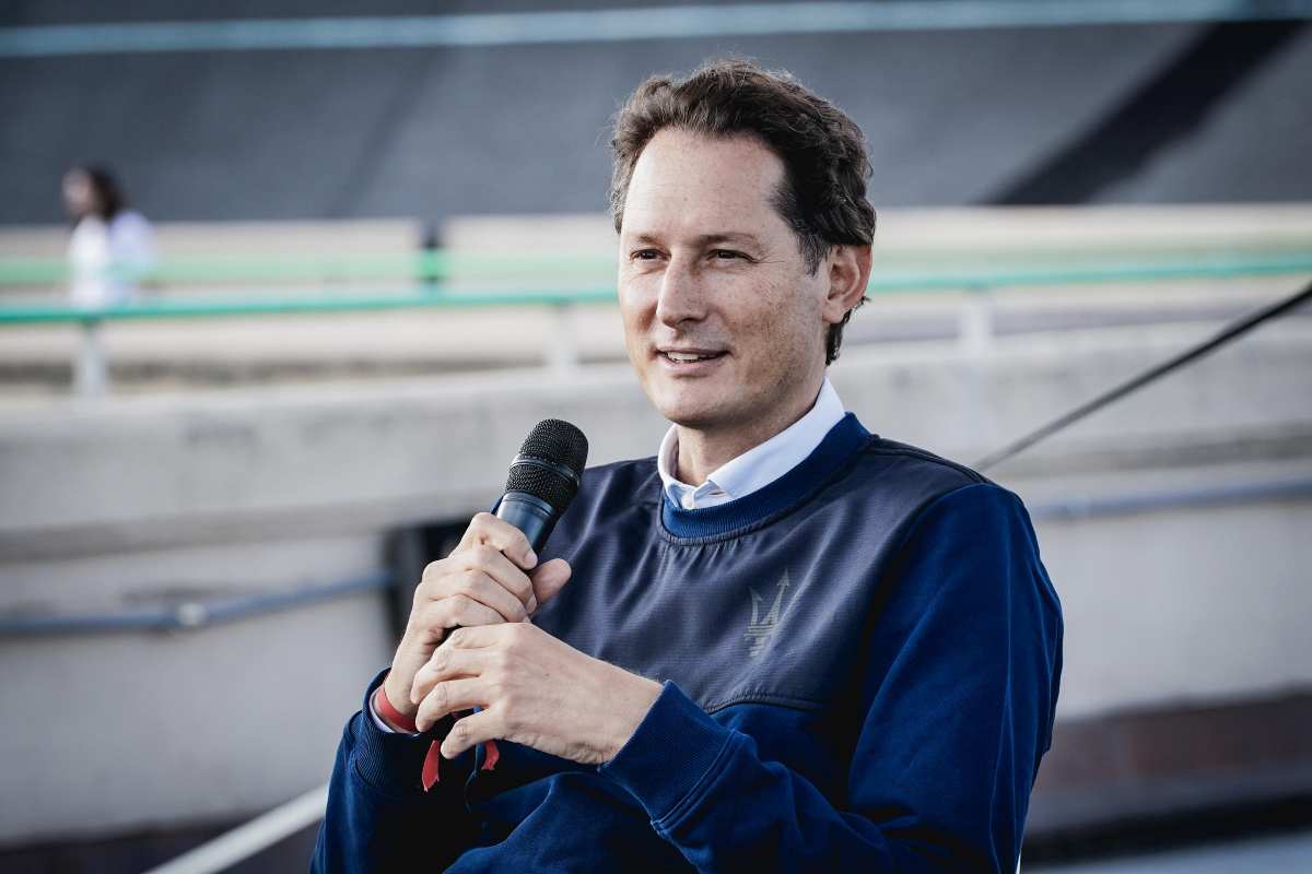 Elkann gongola, vuole vendere un altro "pezzo" di FIAT? Vale miliardi: potrebbe essere il futuro dell'industria