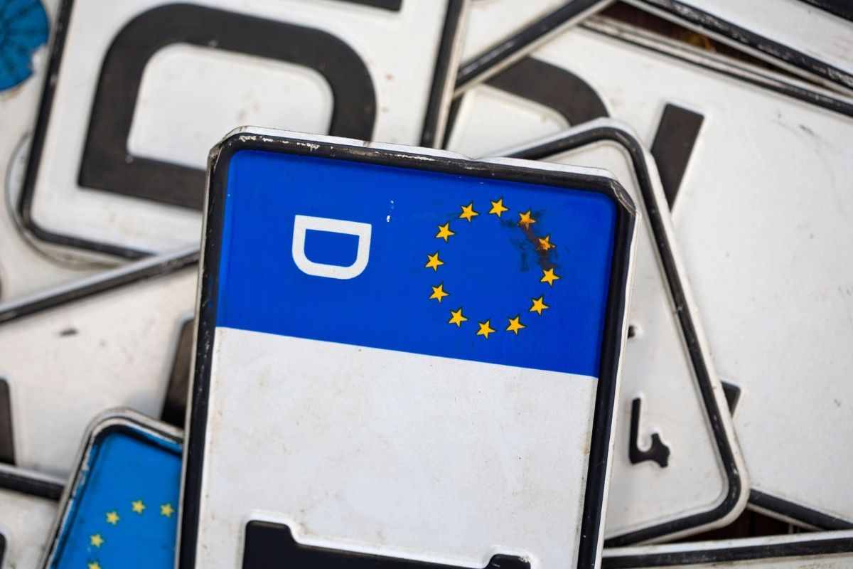 Addio definitivo a queste targhe in Italia: cosa sta per accadere sulle auto del nostro Paese