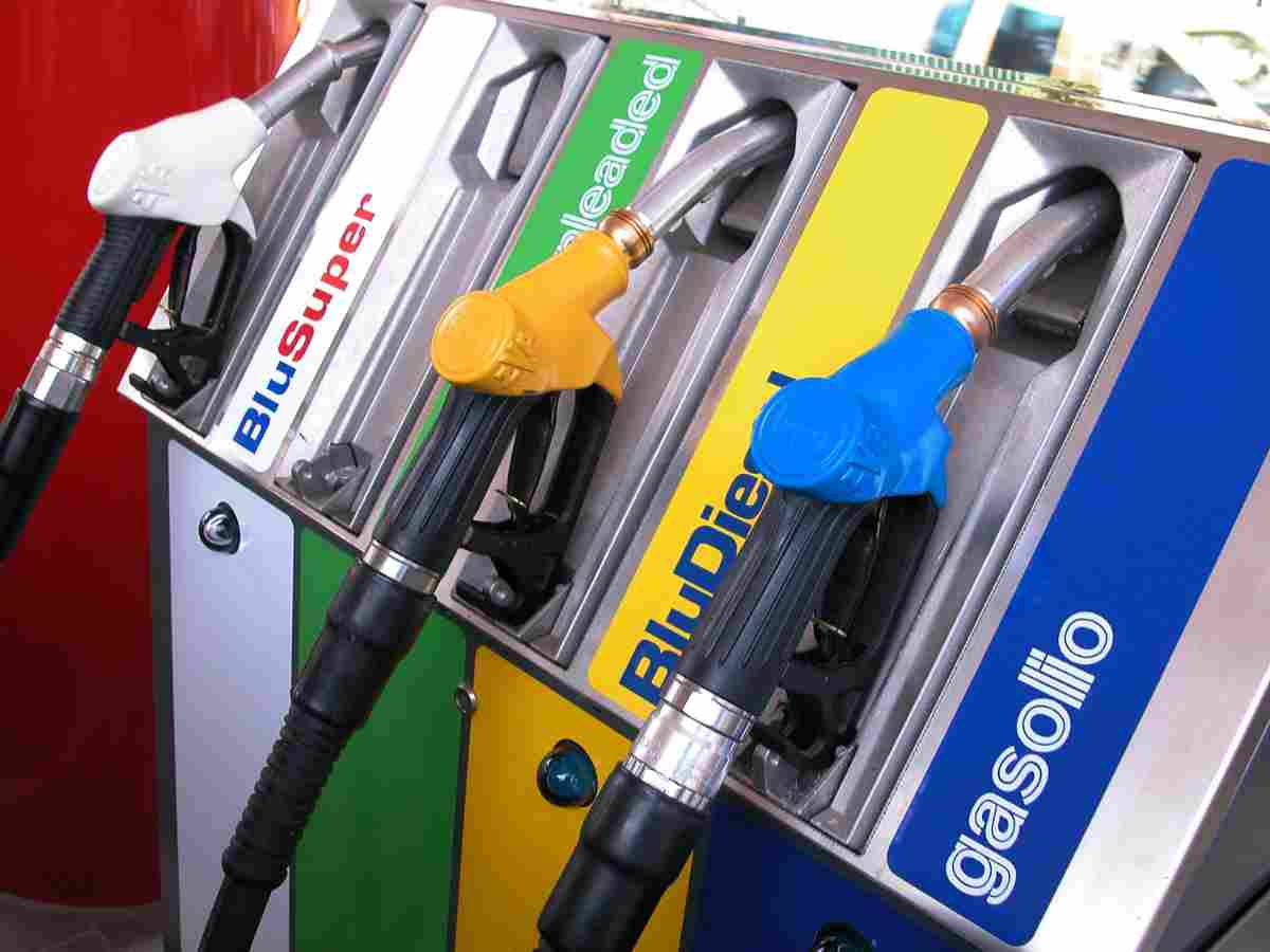 Carburanti i prezzi continuano a salire