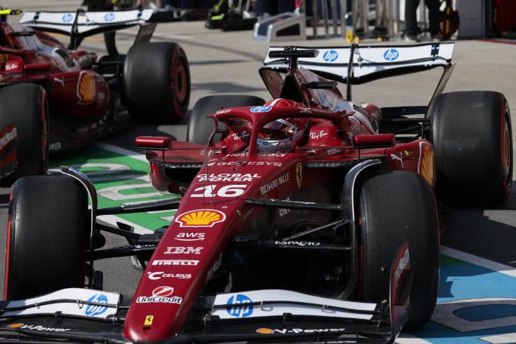 Charles Leclerc macchina ispezionata dalla FIA