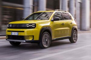 Fiat Grande Panda torna al passato, schiaffo all'elettrico: il prezzo è una vera favola