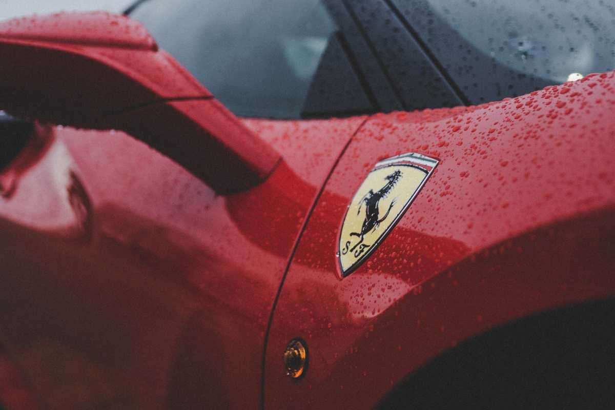 Le disavventure infinite a bordo della Ferrari
