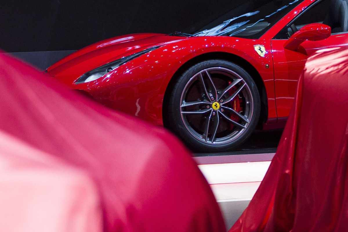 Ferrari, annuncio preoccupante: cambiano improvvisamente i piani, anche a Maranello c'è aria di crisi?