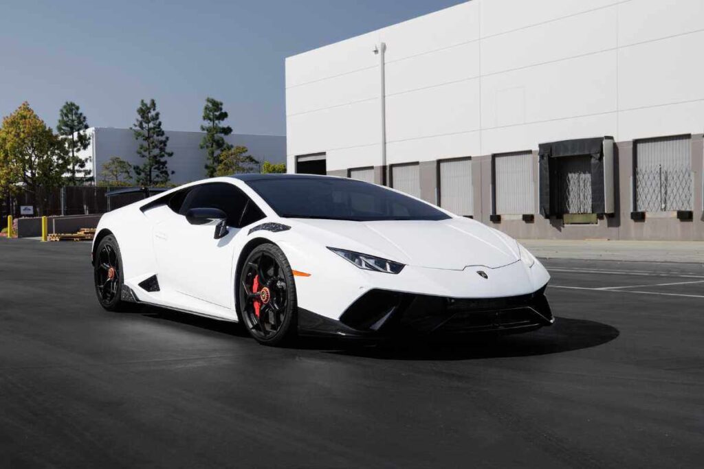 Viaggia a bordo di una Lamborghini in giro per l’Italia: i danni accumulati sono spaventosi (VIDEO)