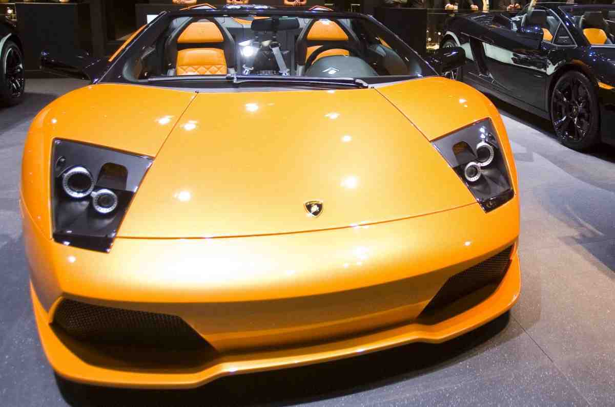 Chiede un preventivo alla Lamborghini e rimane scioccato: la scelta successiva diventa virale (VIDEO)