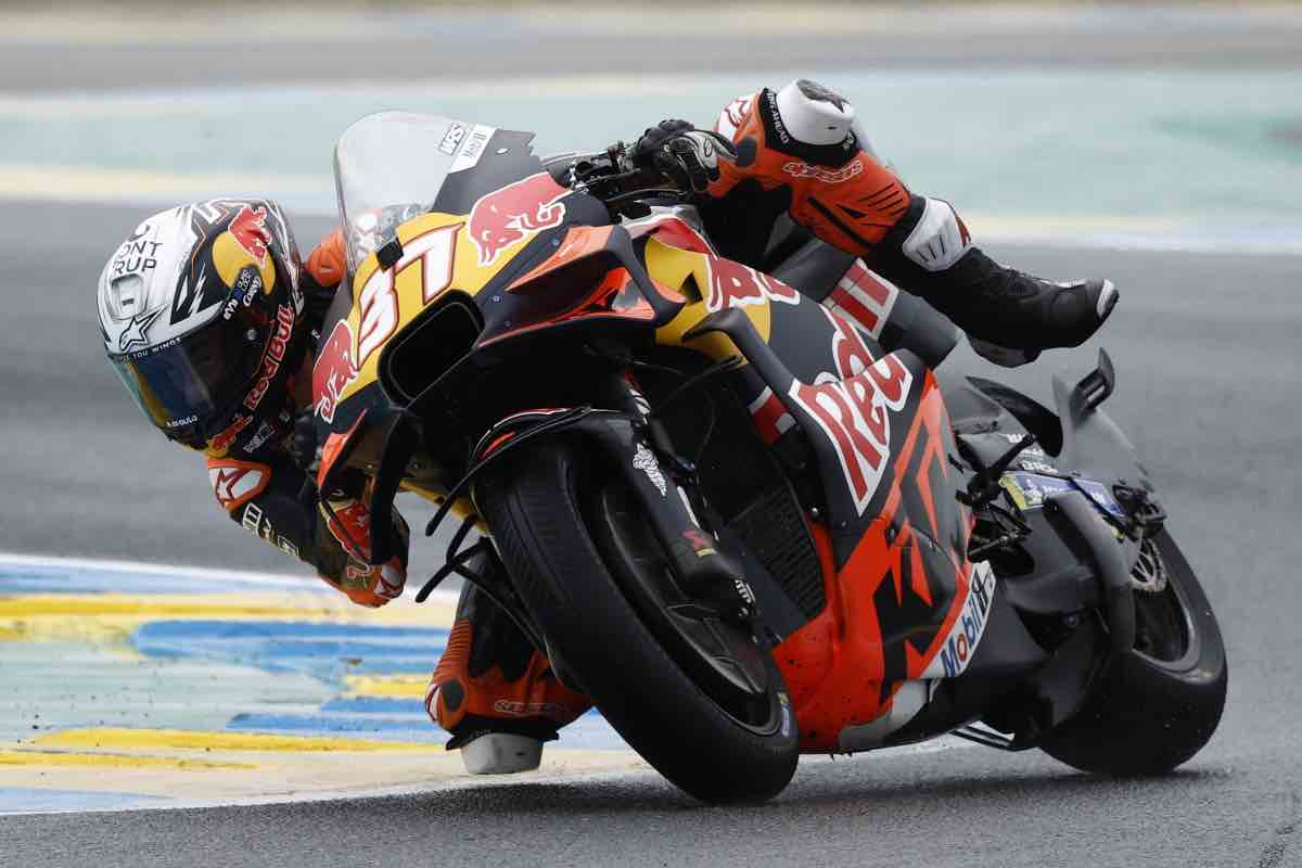 Acosta alleato di Valentino Rossi