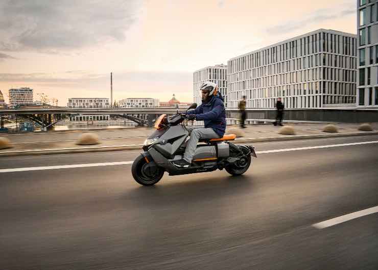 BMW CE 04 nuovo modello elettrico