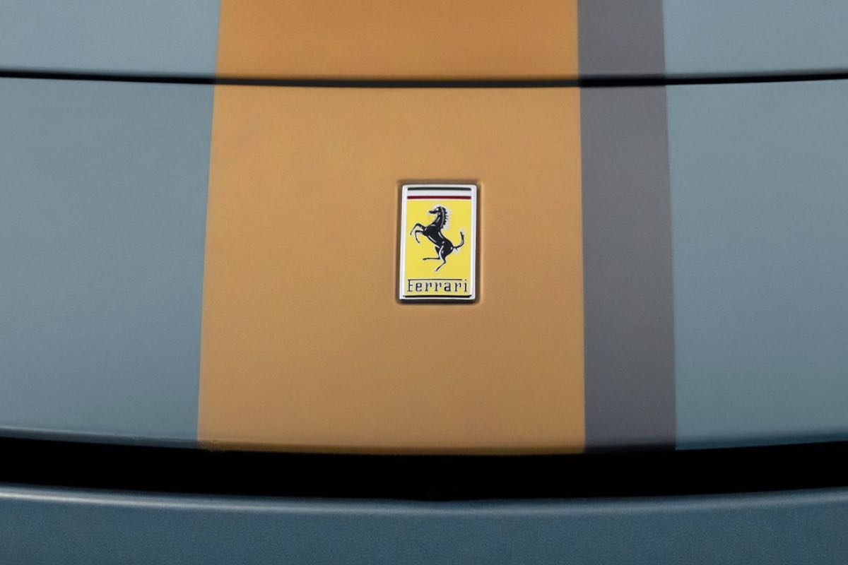 Calciatore acquista una Ferrari unica
