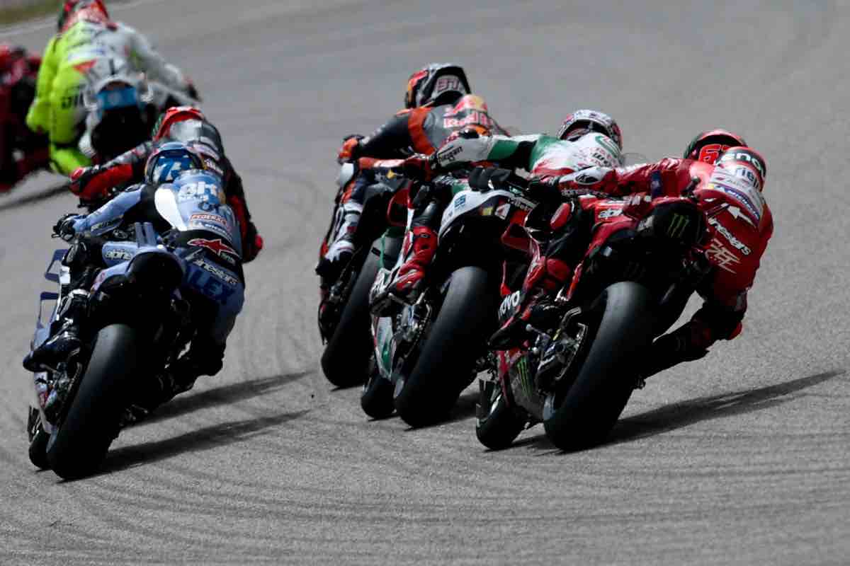 MotoGP pilota costretto all'operazione