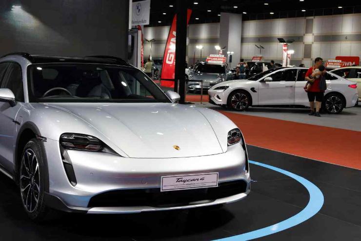 Porsche crisi riduzione dei costi