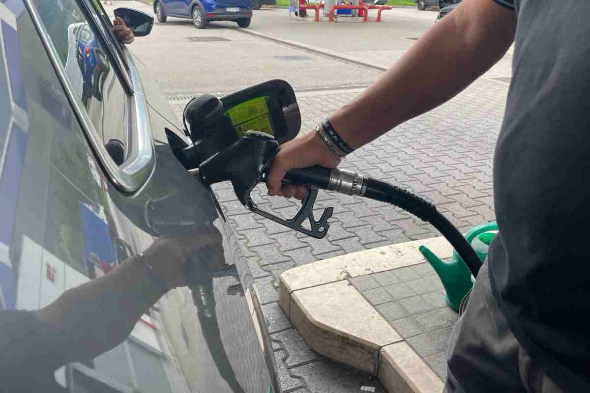 Rialzo prezzi della benzina