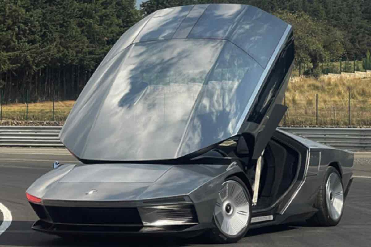 Supercar somiglia ad una Lamborghini
