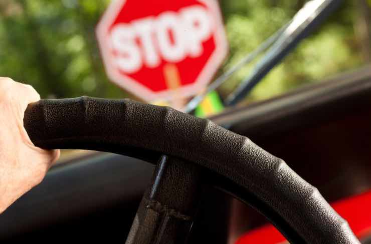 Auto allo stop nessuno si ferma
