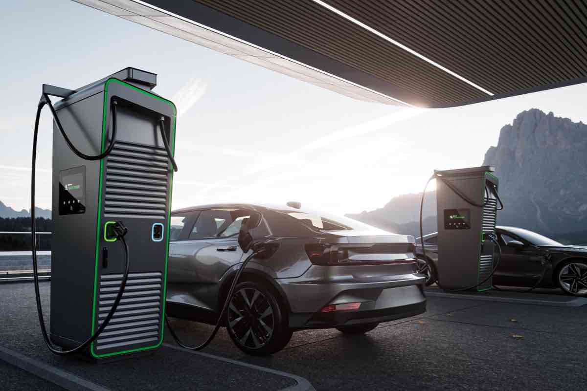 Auto elettrica colosso italiano fa fuori Tesla