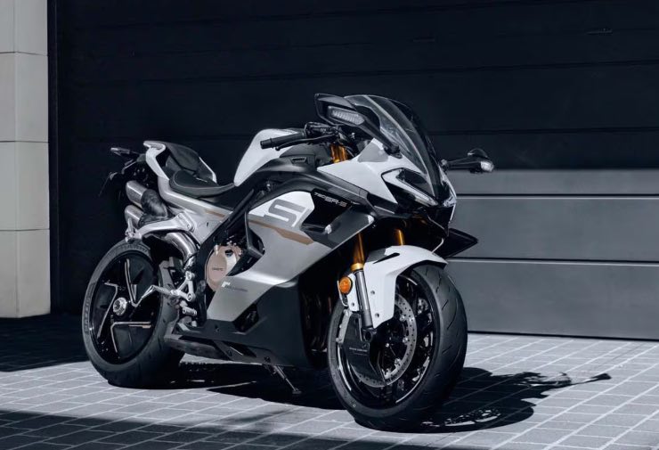 CFMoto 750SR-S da 115 cavalli