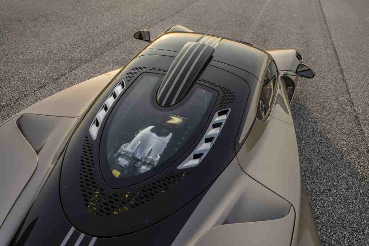 L’hypercar che ridicolizza anche le monoposto di F1: 2.031 CV con cambio manuale