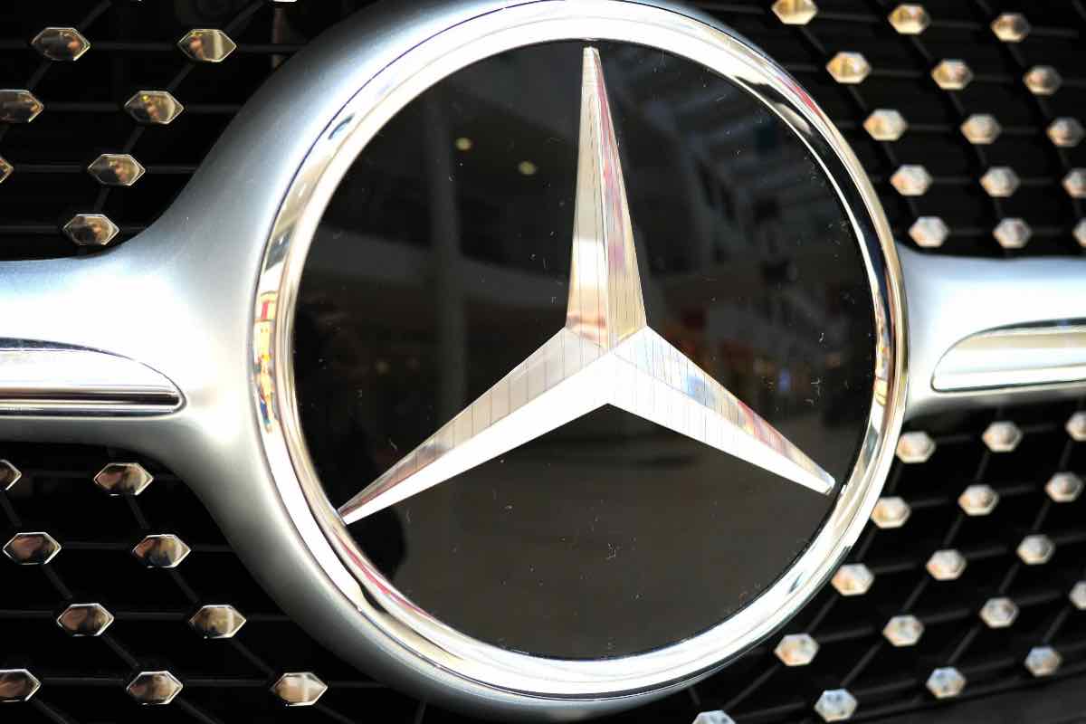 Mercedes costretta al richiamo