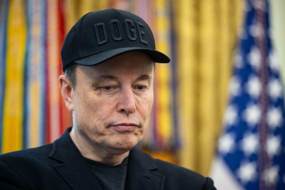 Elon Musk crisi crollo Starlink