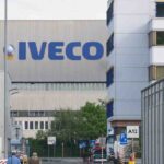 Quanto arriva a guadagnare un operaio che lavora all'Iveco? L'azienda venduta da Elkann è un punto di riferimento in Italia