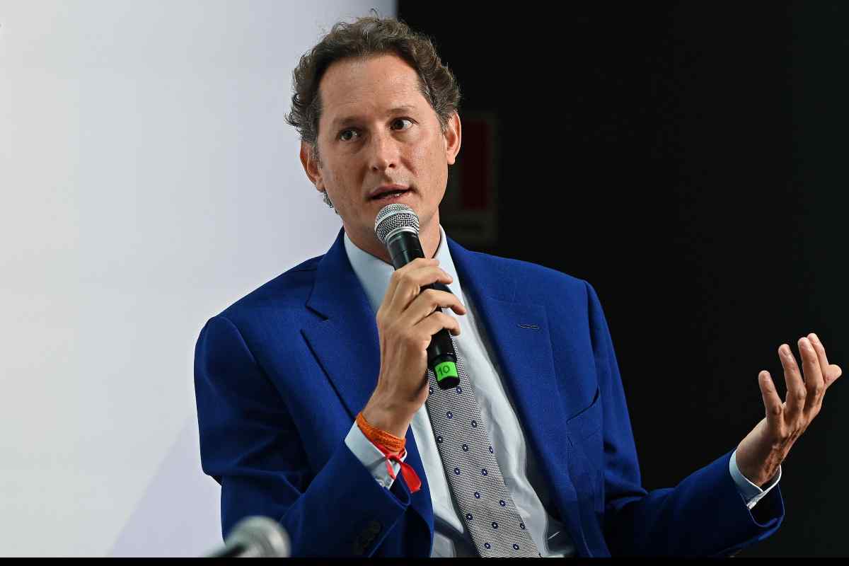 John Elkann Iveco stabilimento Foggia