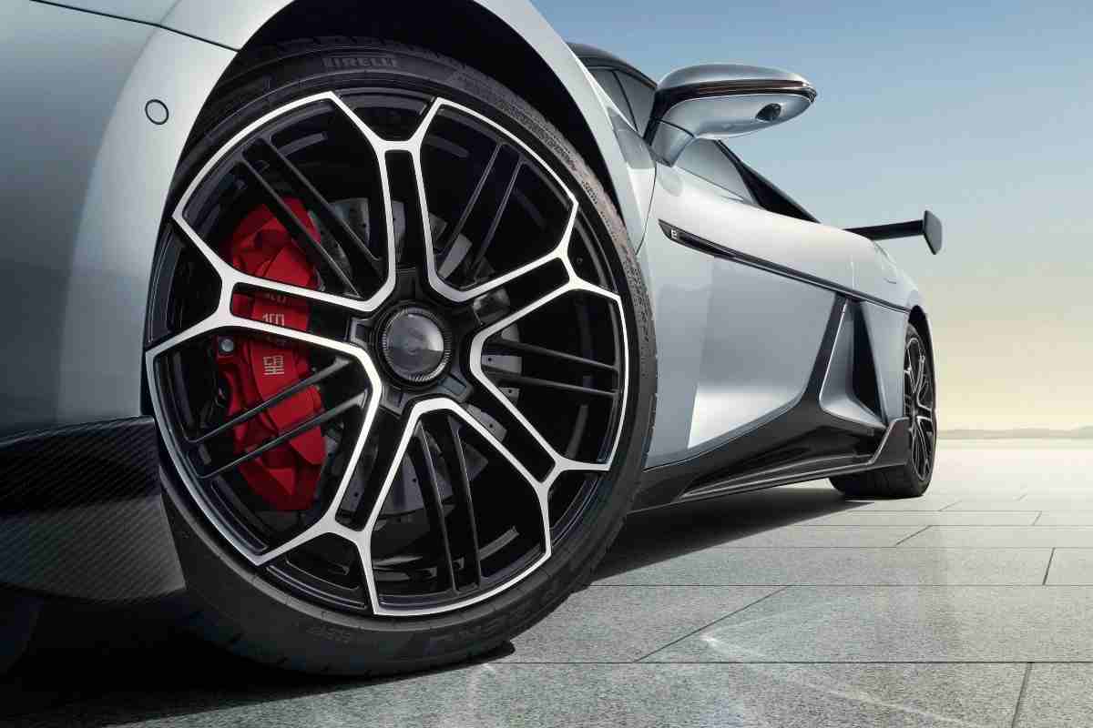 Ferrari e Bugatti messe insieme umiliate da questa supercar: 4 motori ed oltre 3.000 CV, raggiunge prestazioni maestose