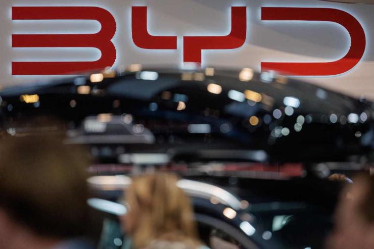 BYD profitti in calo del 30%