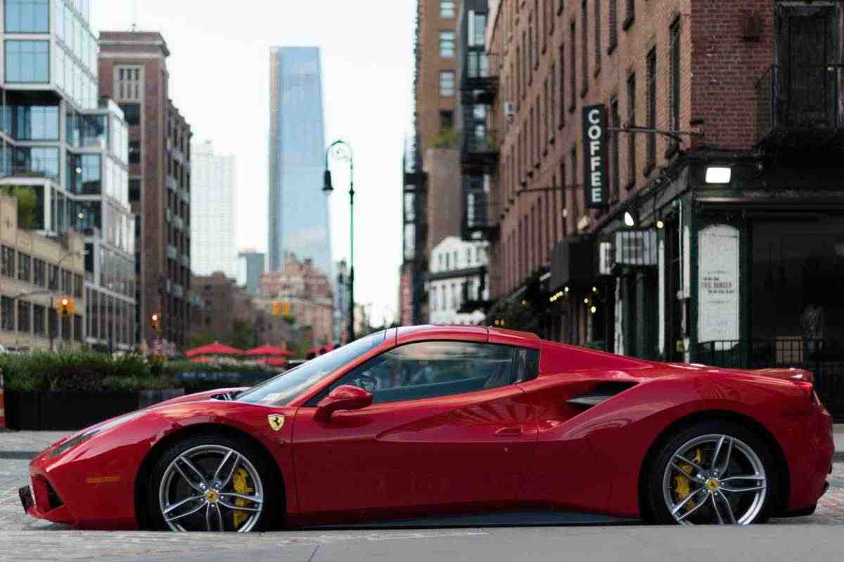 Il barbone torna in Ferrari