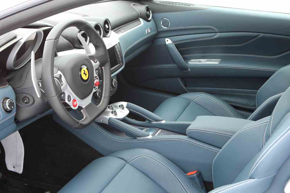 Problemi al volante di una Ferrari