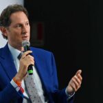 John Elkann arriva il pesante attacco
