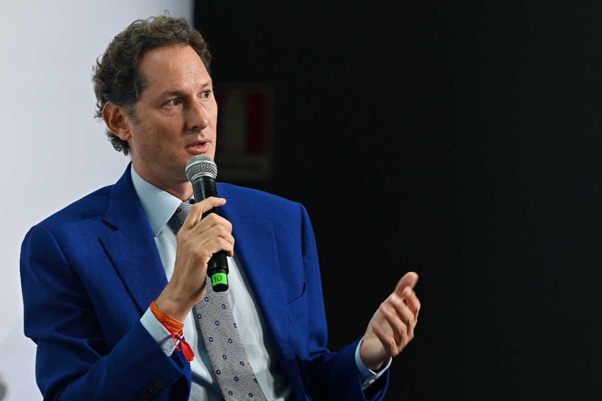 John Elkann arriva il pesante attacco