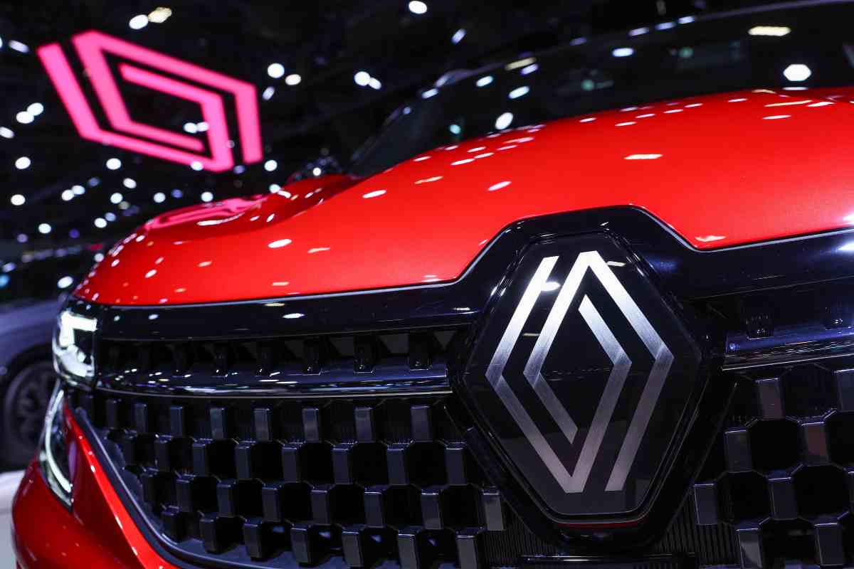Renault cambia faccia
