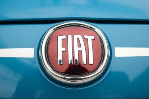L'utilitaria FIAT più amata torna in una versione XXL: la somiglianza con quella di 50 anni fa è disarmante (VIDEO)