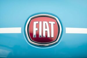 Fiat scaccia la crisi, presentata la nuova utilitaria ibrida: promo d’assalto