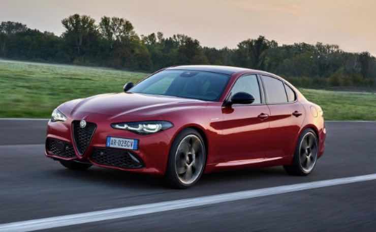 Alfa Romeo targa non più decentrata