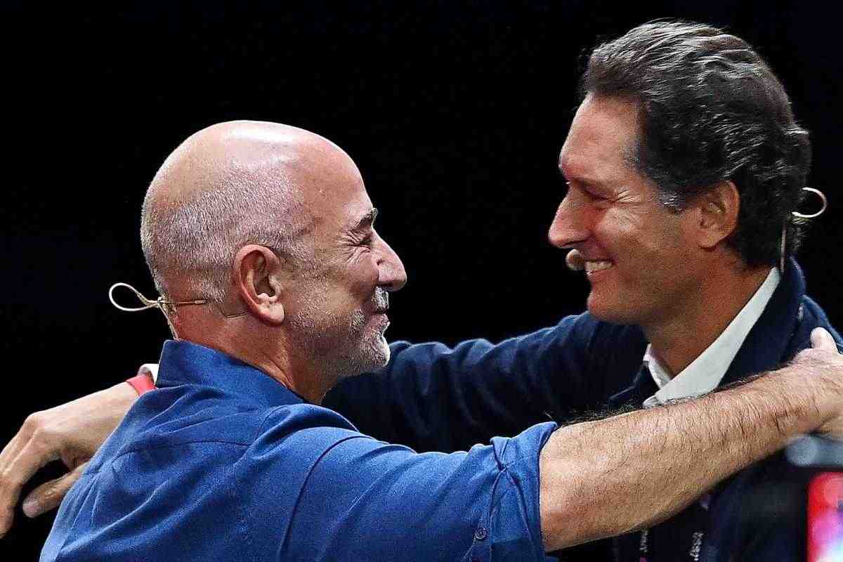 Confronto Elkann Bezos